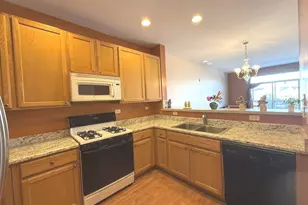 864 Genesee Dr, Naperville, IL 60563 - Photo 5