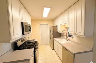 233 Harvest Ct, Vernon Hills, IL 60061 - Photo 9