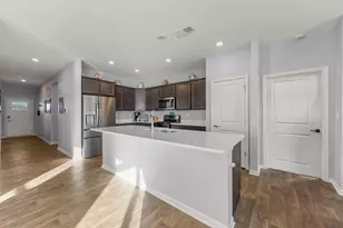 906 Homerton Blvd, North Aurora, IL 60542 - Photo 7