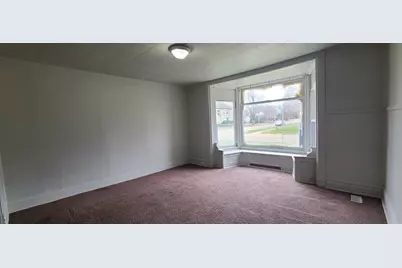 421 7th Avenue W, Rochelle, IL 61068 - Photo 7