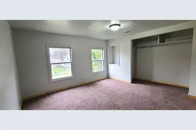 421 7th Avenue W, Rochelle, IL 61068 - Photo 9