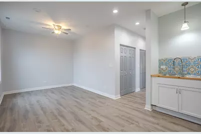 1013 W 18th Place #2R, Chicago, IL 60608 - Photo 5