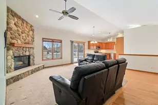 832 Mary Ct, Marengo, IL 60152 - Photo 5