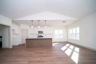 550 Cross Plains Rd, Rockford, IL 61107 - Photo 5