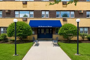 222 Washington Blvd, Oak Park, IL 60302 - Photo 1