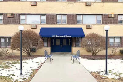 222 Washington Boulevard #105, Oak Park, IL 60302 - Photo 1