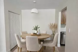 16W 540 Lake Dr, Willowbrook, IL 60527 - Photo 3