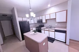 1533 Keystone Ct, Elgin, IL 60120 - Photo 7