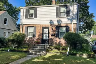 956 S Hillside Ave, Elmhurst, IL 60126 - Photo 1