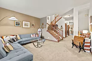 365 Oakmont Dr, Cary, IL 60013 - Photo 5