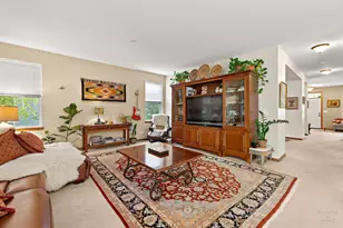 365 Oakmont Dr, Cary, IL 60013 - Photo 17