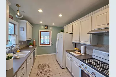 138 N Eastern Avenue, Bartlett, IL 60103 - Photo 7