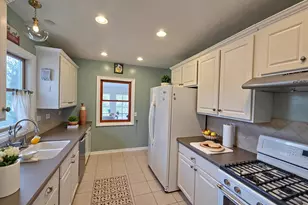 138 N Eastern Ave, Bartlett, IL 60103 - Photo 7