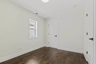 9419 S Saint Lawrence Avenue, Chicago, IL 60619 - Photo 7