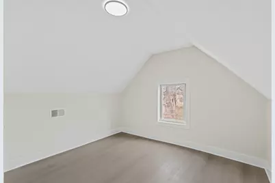 9419 S Saint Lawrence Avenue, Chicago, IL 60619 - Photo 11