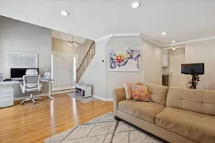 2454 E Hunter Dr, Arlington Heights, IL 60004 - Photo 3