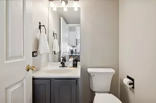 2454 E Hunter Dr, Arlington Heights, IL 60004 - Photo 9