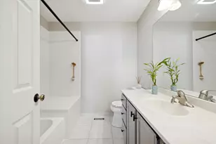 2454 E Hunter Dr, Arlington Heights, IL 60004 - Photo 13