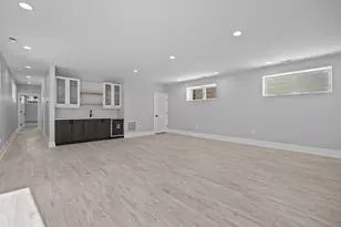2323 W Farragut Ave, Chicago, IL 60625 - Photo 15