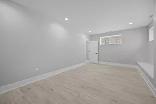 2323 W Farragut Ave, Chicago, IL 60625 - Photo 23