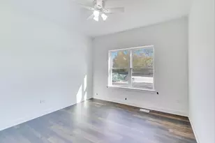 898 N Quentin Rd, Palatine, IL 60067 - Photo 19