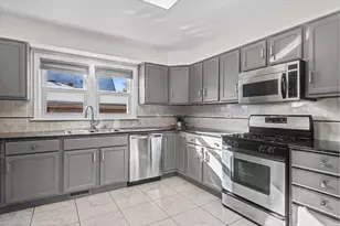 137 Highwood Ave, Highwood, IL 60040 - Photo 9