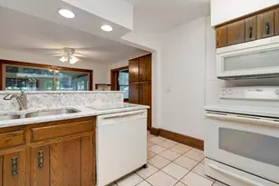 321 E Chamberlin St, Dixon, IL 61021 - Photo 15