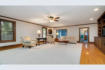 321 E Chamberlin Street, Dixon, IL 61021 - Photo 7