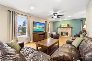 2303 Fox Bluff Ln, Spring Grove, IL 60081 - Photo 17