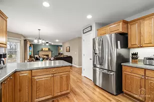 2303 Fox Bluff Ln, Spring Grove, IL 60081 - Photo 15