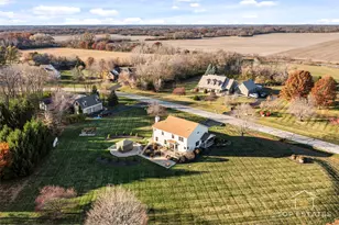 2303 Fox Bluff Ln, Spring Grove, IL 60081 - Photo 5