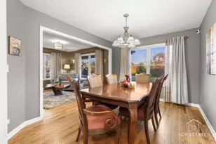 2303 Fox Bluff Ln, Spring Grove, IL 60081 - Photo 9