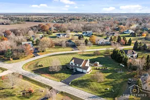 2303 Fox Bluff Ln, Spring Grove, IL 60081 - Photo 3