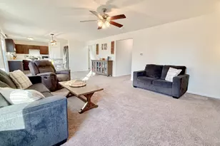 1013 Daniel St, Plano, IL 60545 - Photo 5