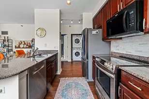 421 W Huron St, Chicago, IL 60654 - Photo 5