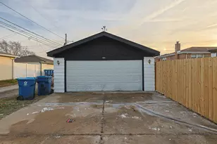 371 Bensley Ave, Calumet City, IL 60409 - Photo 37