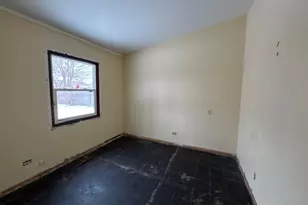 2404 Crescent Dr, Hazel Crest, IL 60429 - Photo 11