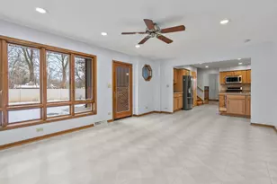 8545 Candlelight Dr, Willow Springs, IL 60480 - Photo 7