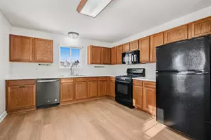 711 Osbron St, Plano, IL 60545 - Photo 7