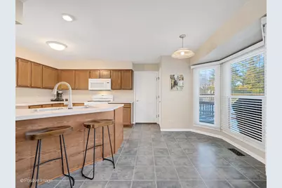 306 Carrie Court, North Aurora, IL 60542 - Photo 9