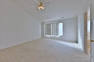 1202 Delta Dr, Elgin, IL 60123 - Photo 15