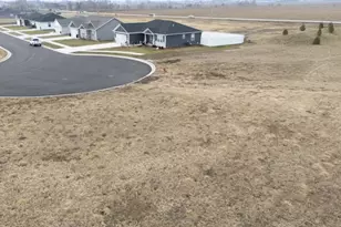 3 Crossing Ct, Peru, IL 61354 - Photo 1