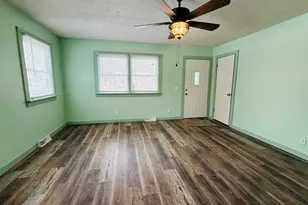 121 N West St, Gibson City, IL 60936 - Photo 7