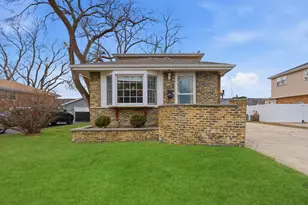 10716 S Nashville Ave, Worth, IL 60482 - Photo 1