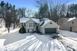 119 Liverpool Dr SE, Poplar Grove, IL 61065 - Photo 3