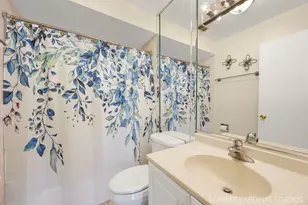 1198 Royal Glen Dr, Glen Ellyn, IL 60137 - Photo 9