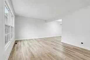 8 Wildwood Ln, Bolingbrook, IL 60440 - Photo 7