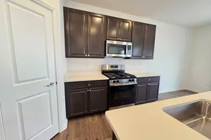 458 Hathaway Ln, Oswego, IL 60543 - Photo 5