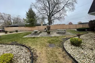 3235 S Manor Dr, Lansing, IL 60438 - Photo 5