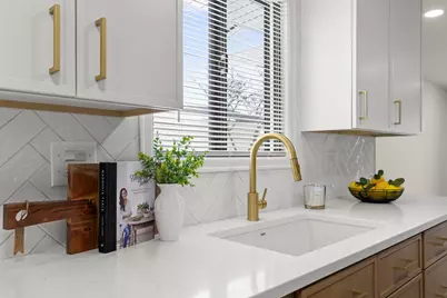 988 Chelsea Lane, Schaumburg, IL 60193 - Photo 9